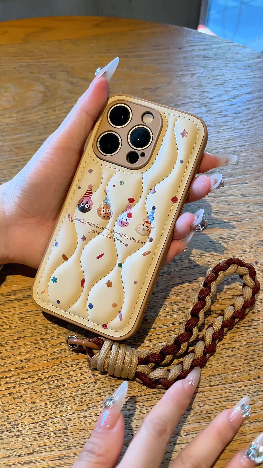 輕盈如羽毛的舒適：別緻的餅乾風格 iPhone 手機殼，專為潮流引領者打造