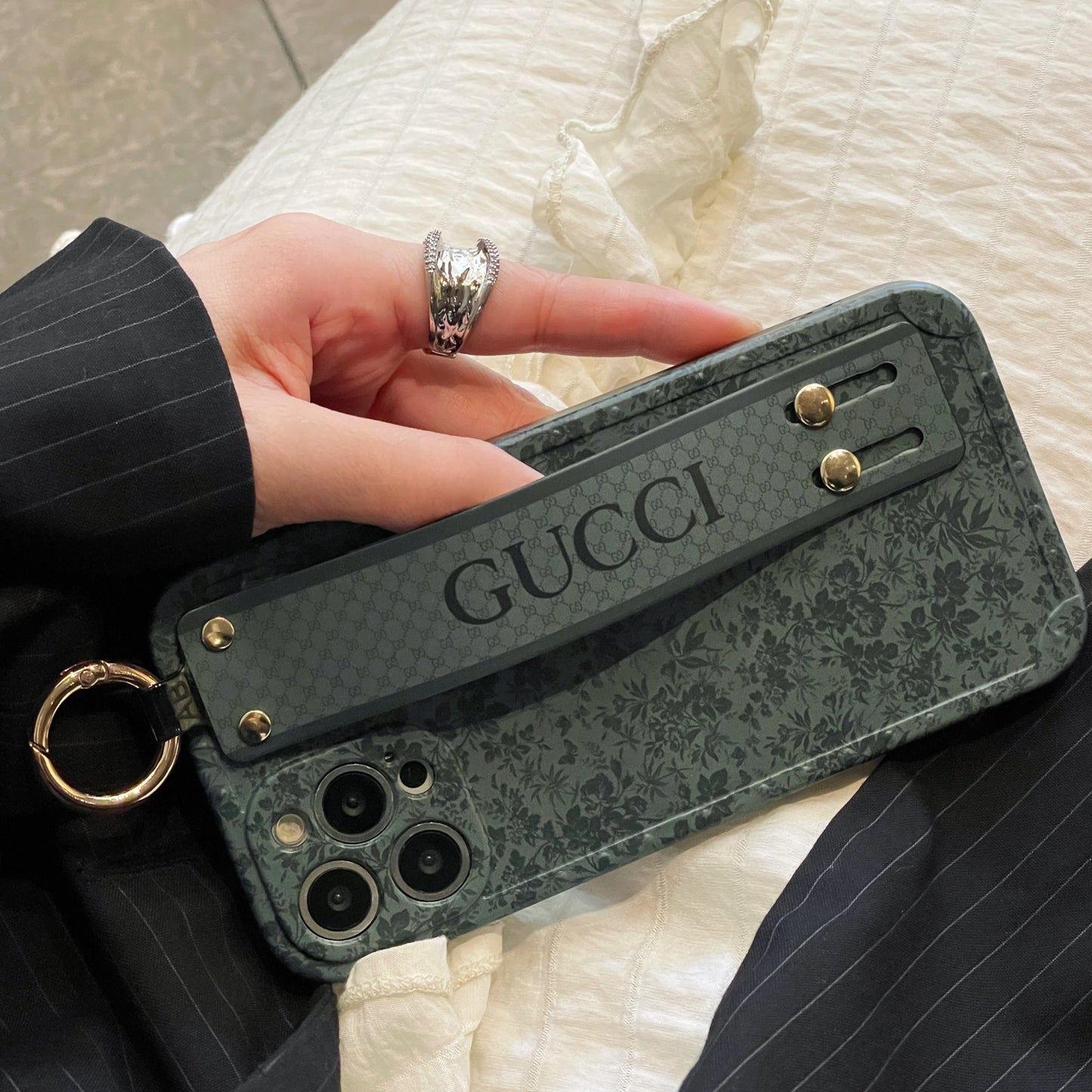 Premium-ranneke iPhone-kotelo