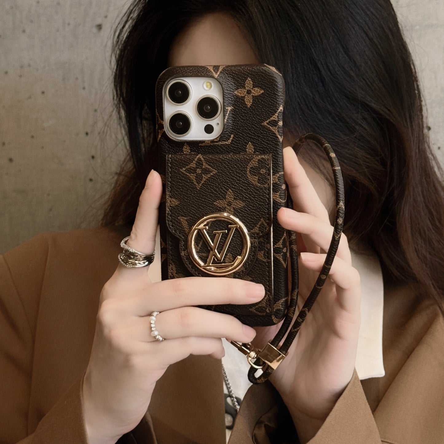 Étui pour iPhone avec chaîne de porte-cartes de luxe