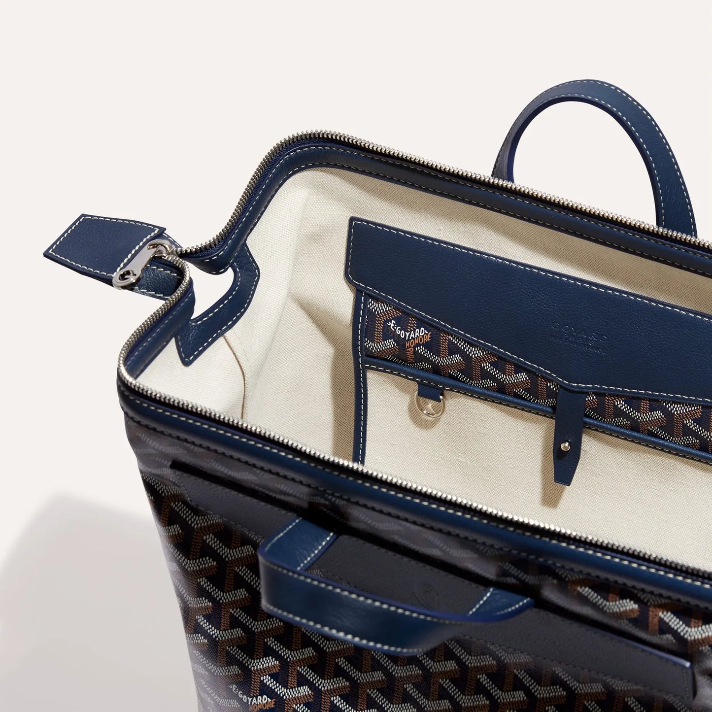 Modern Luxury Backpack – Your Perfect Travel & Everyday Companion