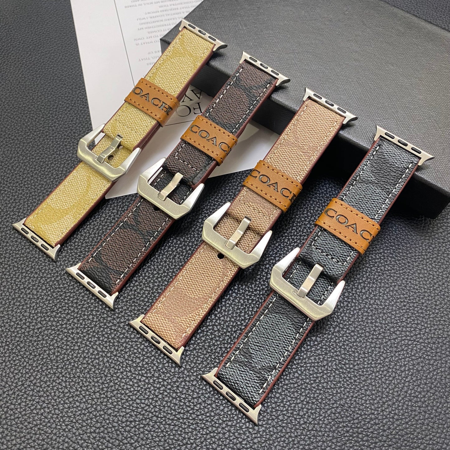 가죽 코치 Apple Watch 밴드 다크 브라운-YHK244221710