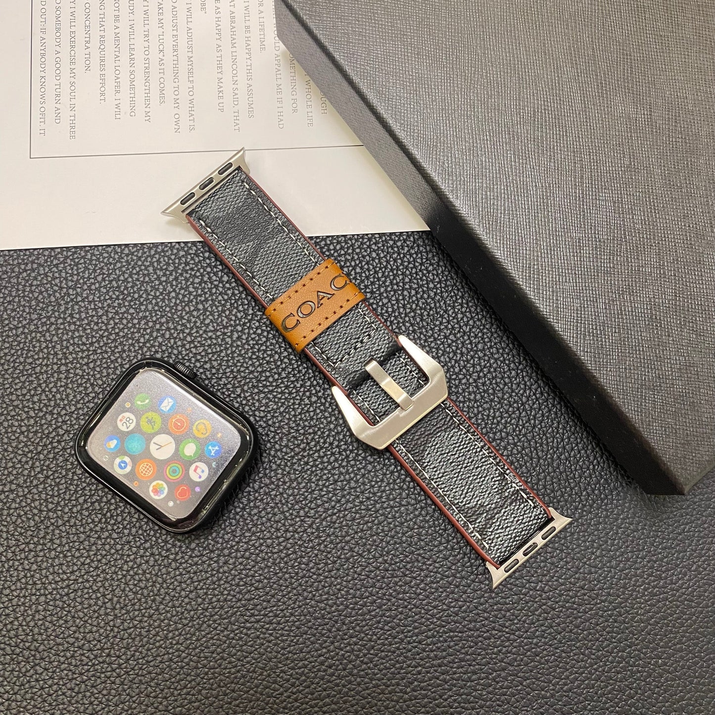 가죽 코치 Apple Watch 밴드 블랙-YHK244221710