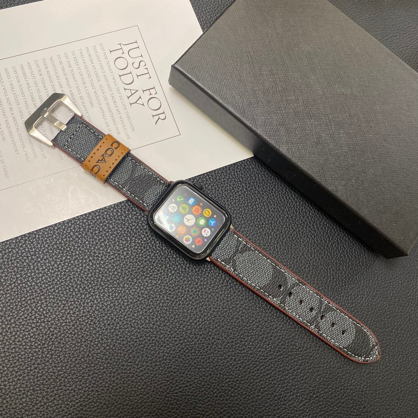 가죽 코치 Apple Watch 밴드 블랙-YHK244221710