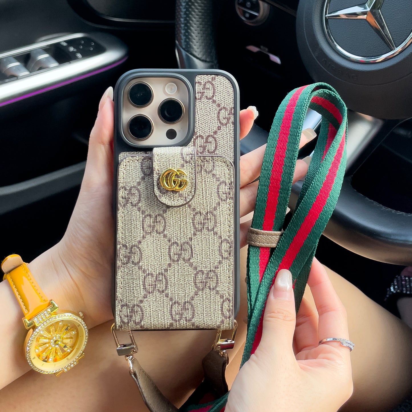 Luxuriöse iPhone-Hülle zum Umhängen mit Kartenhalter & Gurt