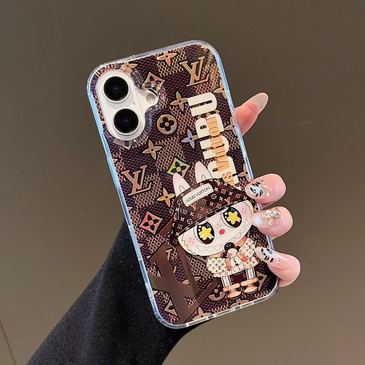 奢華 Labubu L & V iPhone 保護殼 – 可愛與優雅的結合