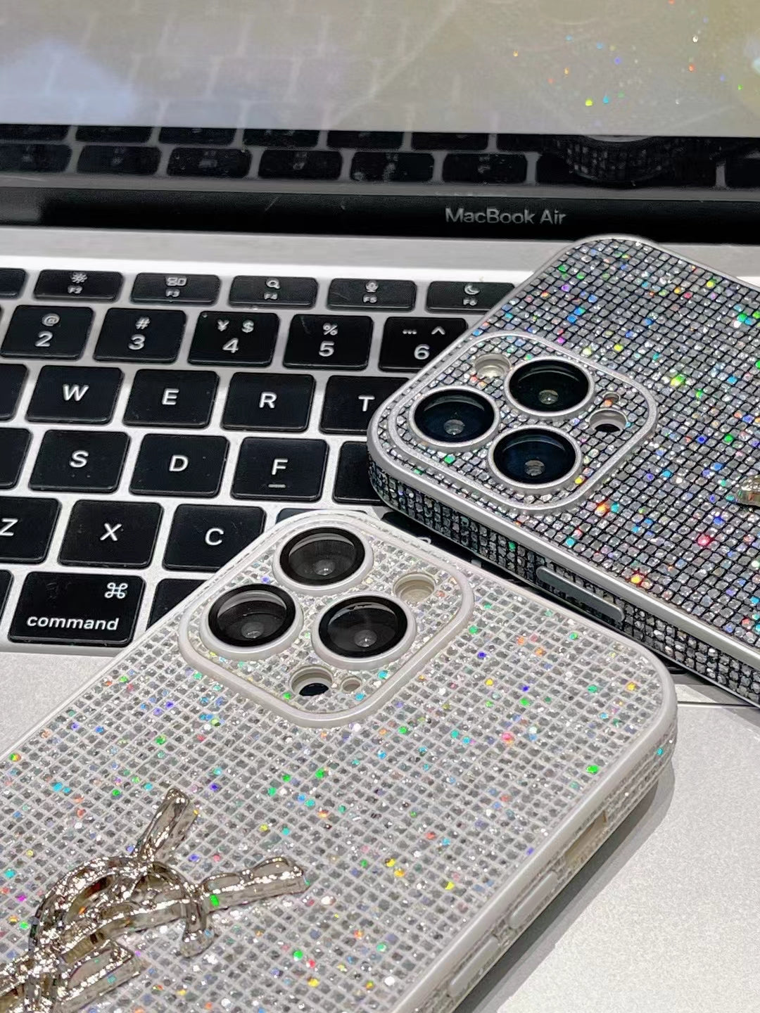 Lussuose custodie per iPhone con glitter