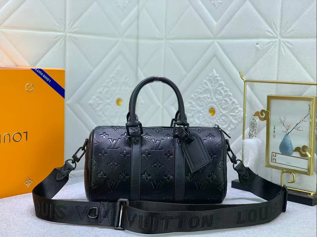 Trendy Louis Vuitton Bag (Unisex Style)