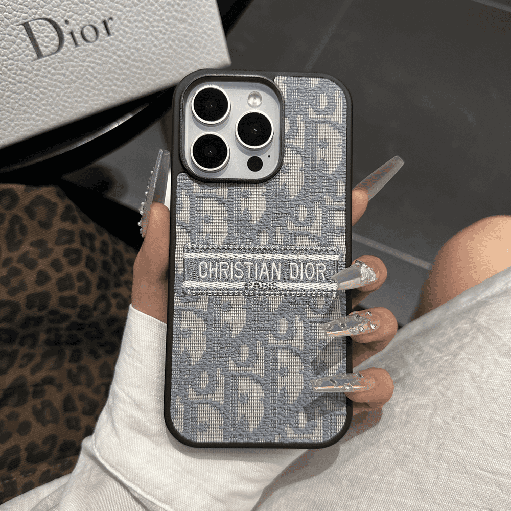 設計師風格刺繡細節 iPhone 布料保護殼